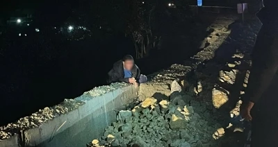 K&ouml;pr&uuml;den atlamak isteyen şahıs 4 saat sonra ikna edilebildi

