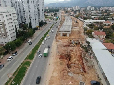 K&ouml;pr&uuml;l&uuml; kavşak inşaatını durduran pide fırını mahkeme kararıyla yıkıldı
