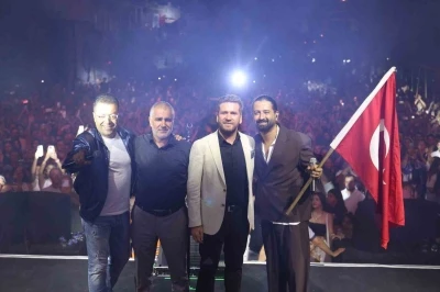Koray Avcı, Tavas Zeybek Festivalinde unutulmaz bir gece yaşattı
