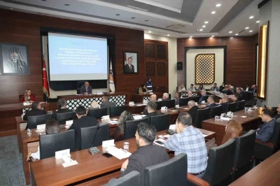 K&ouml;rfez Belediye Meclisi&rsquo;nde metro durağı yeri devri g&ouml;r&uuml;ş&uuml;ld&uuml;
