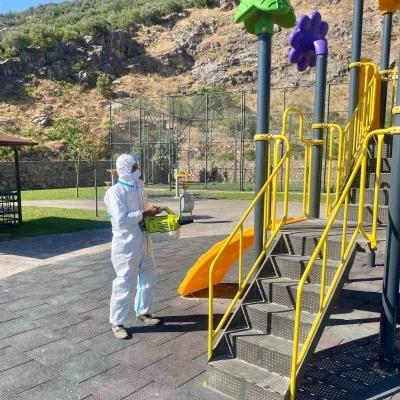 K&ouml;rfez&rsquo;de &ccedil;ocuk parklarında hijyen mesaisi
