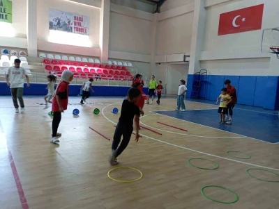 Korkut’ta kort tenisi antrenmanları devam ediyor
