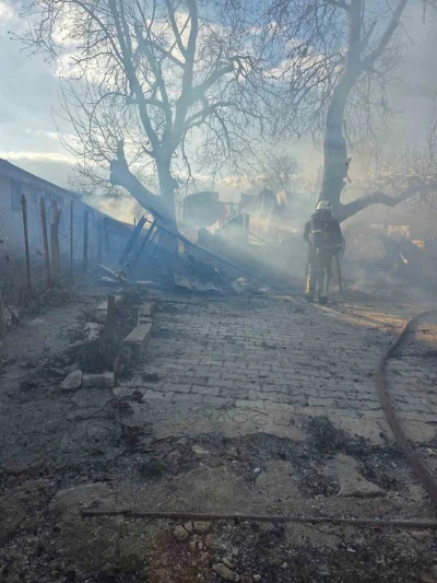 Korkuteli’nde yanan ev kullanılamaz hale geldi
