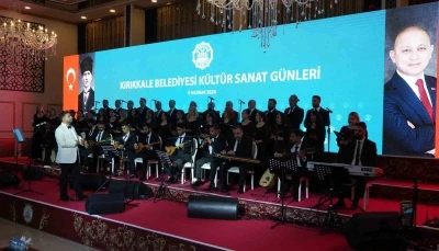 Koro ilk kez sahne aldı, profesyonelleri aratmadı: Anadolu&rsquo;nun sevilen t&uuml;rk&uuml;leri seslendirildi
