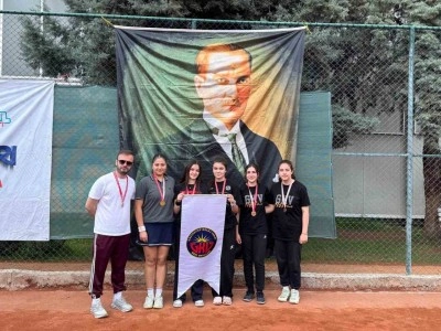 Kortların şampiyonu Gaziantep Kolej Vakfı T&uuml;rkiye finallerinde