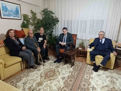 K&ouml;şe yazarı ve siyaset&ccedil;i Mustafa Ko&ccedil;al vefat etti
