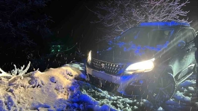 K&ouml;şk&rsquo;te kar yağışı nedeniyle mahsur kalan ailenin yardımına jandarma koştu
