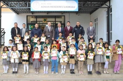 K&ouml;şk&rsquo;te &ouml;ğrencilerin yarıyıl karnelerini Kaymakam Taş verdi
