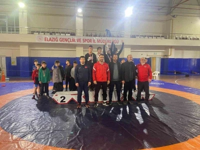 Kovancılar g&uuml;reş takımı Elazığ&rsquo;da 8 altın madalyayla zirveye &ccedil;ıktı
