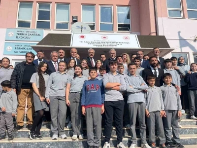 Köy okulu çocuklarının bilgisayar sevinci
