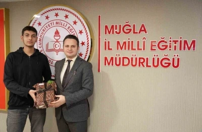 K&ouml;yceğiz Fen Lisesi &ouml;ğrencisi Eşmeli, "&Ccedil;evrim İ&ccedil;i Anlamını Bul Yarışması" il birincisi oldu

