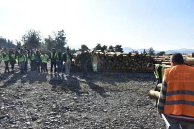 K&ouml;yceğiz Meslek Y&uuml;ksek Okulu &ouml;ğrencileri eğitimlerini arazide s&uuml;rd&uuml;r&uuml;yor
