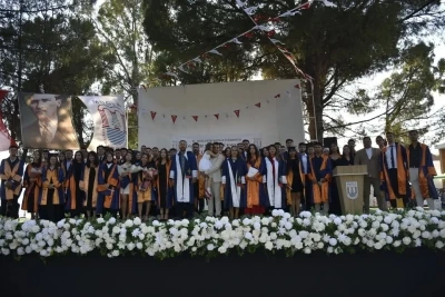 K&ouml;yceğiz Meslek Y&uuml;ksekokulu&rsquo;nda mezuniyet t&ouml;reni yapıldı
