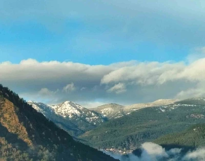 K&ouml;yceğiz Sandras Dağı&rsquo;na Mart ayının sonunda kar yağdı
