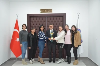 K&ouml;yceğiz Veteran Kadın Voleybol Takımı ikinci oldu
