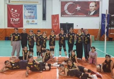 K&ouml;yceğiz voleybol takımında minik kaptanlar yetişiyor
