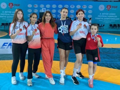 K&ouml;yceğizli g&uuml;reş&ccedil;iler T&uuml;rkiye Şampiyonası&rsquo;ndan 5 madalya ile d&ouml;nd&uuml;
