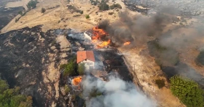 Köye sıçrayan orman yangını havadan görüntülendi
