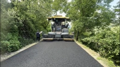 K&ouml;ylerde asfalt &ccedil;alışması s&uuml;r&uuml;yor
