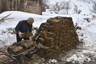 K&ouml;yl&uuml;lerin gelecek kış telaşı şimdiden başladı
