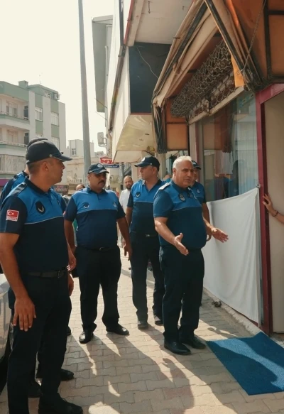 Kozan Belediyesi kaldırımları işgal edenlere ceza yazdı
