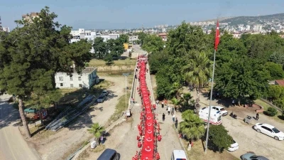 Kozan&rsquo;da 106 metrelik bayrakla kurtuluş coşkusu
