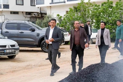 Kozan&rsquo;da alt yapısı tamamlanan sokaklar asfaltlanıyor

