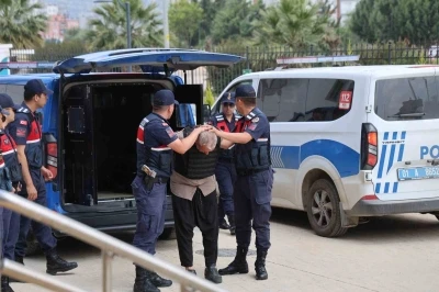 Kozan&rsquo;da baba ve oğlunu &ouml;ld&uuml;ren zanlı tutuklandı
