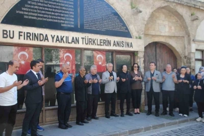 Kozan&rsquo;da Gen&ccedil;lik Haftası kapsamında gen&ccedil;ler şehitlikte dua etti
