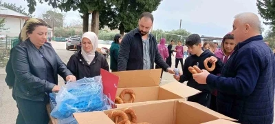 Kozan&rsquo;da şehit aileleri ve gazilerden &ouml;ğrencilere simit ikramı
