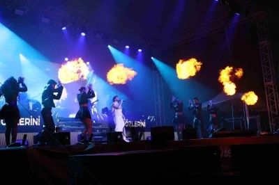 Kozan&rsquo;ın kurtuluşunun 105&rsquo;nci yılında gen&ccedil;ler Sefo konseriyle coştu
