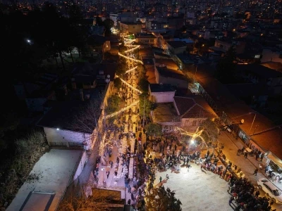 Kozan Kalesi&rsquo;nden atılan topla tarihi &ccedil;arşıda Ramazan coşkusu yaşandı
