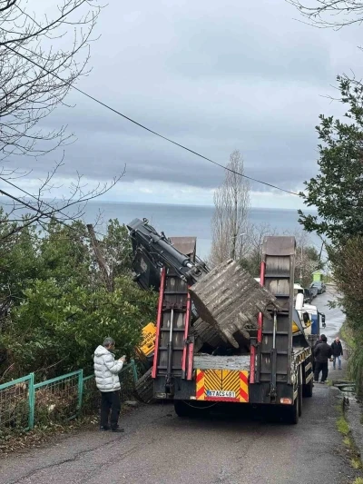 Kozlu&rsquo;da kep&ccedil;e dorseden yola d&uuml;şt&uuml;, ulaşım bir s&uuml;re aksadı
