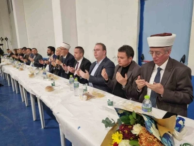 Kozlukebir Domruk&ouml;y&rsquo;de y&uuml;zlerce kişi iftarda buluştu
