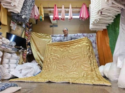 Krali&ccedil;e 2. Elizabeth&rsquo;in yorganını yapan İneg&ouml;ll&uuml; 60 yıldır mesleğine sıkı sıkı sarılıyor