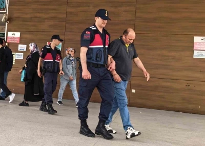 Kredi kartı &ccedil;alıp harcama yapan ş&uuml;pheliler yakalandı
