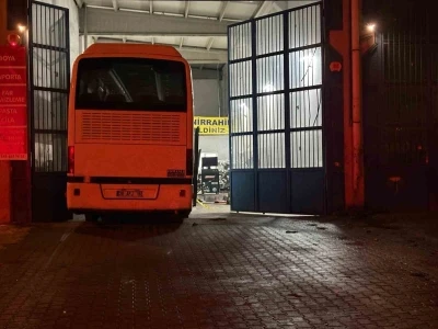 Krikonun kayması ile otob&uuml;s&uuml;n altında kalan tamirci hayatını kaybetti
