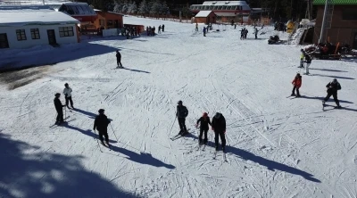 Kristal karın merkezi Sarıkamış&rsquo;ta sezon coşkusu: Pistler cıvıl cıvıl
