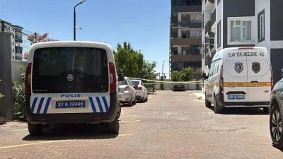 Kucağında &ccedil;ocuğuyla sekizinci kattan atladı