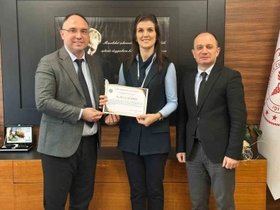K&uuml;&ccedil;&uuml;k &ccedil;ocuğun hayatını sekreter kurtardı
