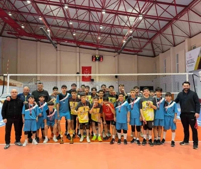 K&uuml;&ccedil;&uuml;k Erkekler Voleybol S&uuml;per Ligi ma&ccedil;ları tamamlandı
