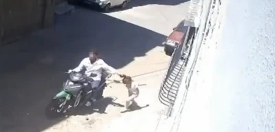 K&uuml;&ccedil;&uuml;k kızını darbedip motosikletle s&uuml;r&uuml;kleyen baba tutuklandı
