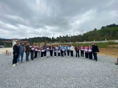 K&uuml;&ccedil;&uuml;k kızlarda Cumayeri şampiyon
