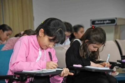 K&uuml;&ccedil;&uuml;k yazarlar kalemlerini ustalığa taşıyor
