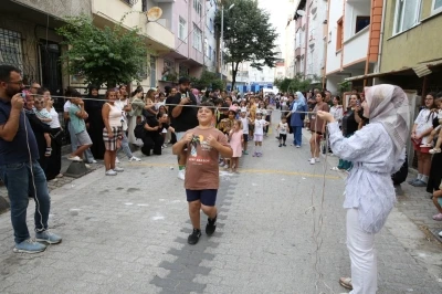 Küçükçekmece’de binlerce çocuk ‘sokakta oyun var’ ile yaz tatilinin tadını çıkarttı
