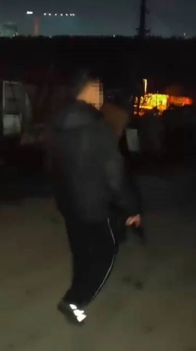 K&uuml;&ccedil;&uuml;k&ccedil;ekmece&rsquo;de uzun namlulu silahla sokakta dolaşan 2 şahıs g&ouml;zaltına alındı
