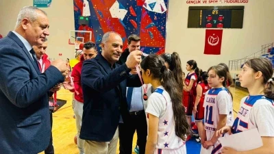 K&uuml;&ccedil;&uuml;kler Basketbol Grup M&uuml;sabakaları heyecan sona erdi
