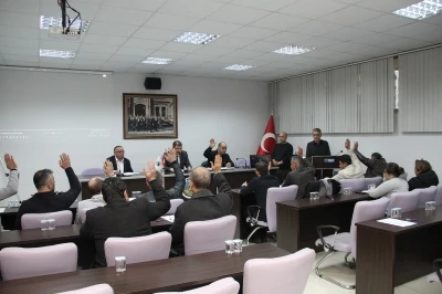 Kula Belediye Meclisi&rsquo;nde 2025 faaliyet raporu reddedildi
