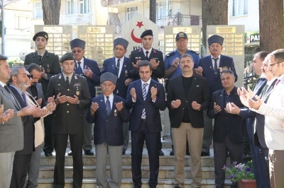 Kula ve Sarıgöl’de Gaziler Günü kutlandı
