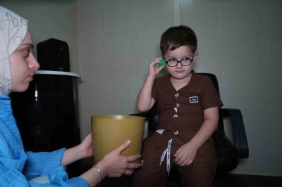 Kulaklık kullanırken dikkat: &quot;Yüksek sesli müzik ve uzun maruziyetten uzak durmalı, etkileri geri dönüşümsüz olarak ortaya çıkıyor&quot;
